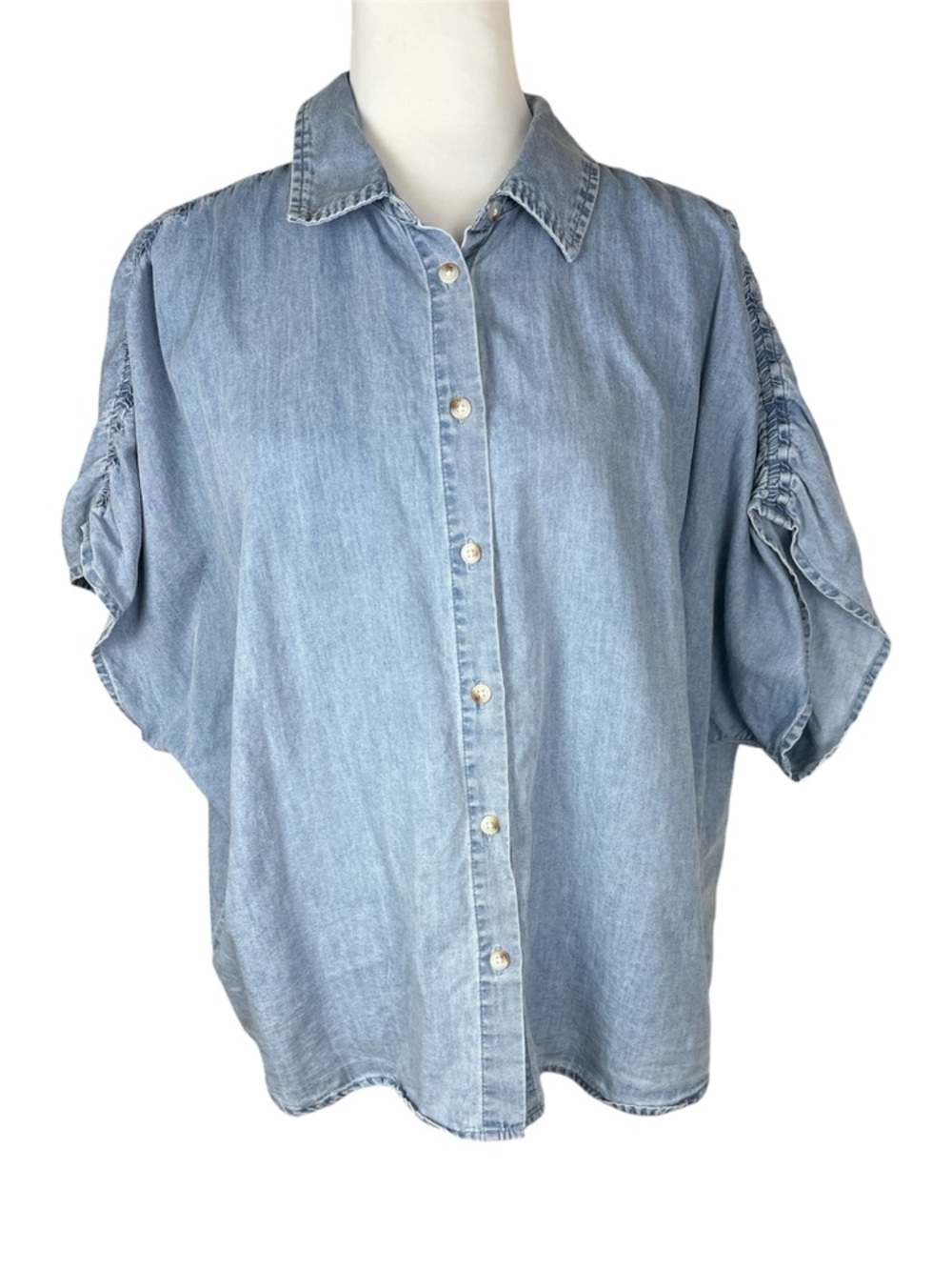 Code Bleu Light Blue Denim Button-Up scrunched shoulders short sleeve Shirt L